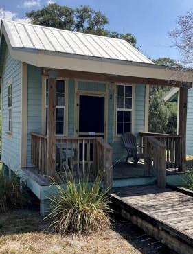 Lakeside Cabin for a Glamping Getaway near Tampa, Florida