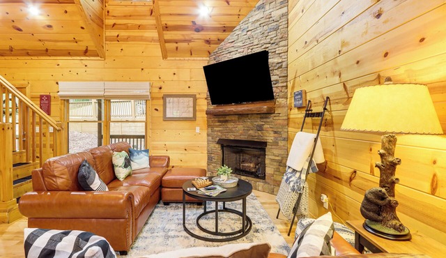 Lakeside Cabin: Game Room, Dock, Orchard, Wineries