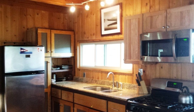 Lakeside Cabin House, 2 Bed 1 Bath