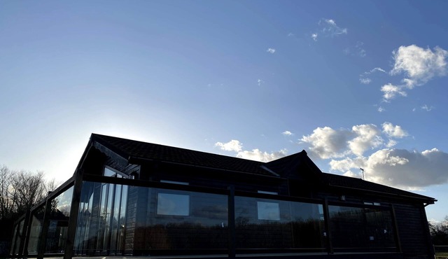 Lakeside Cabin in Kentish countryside