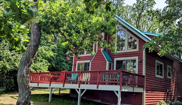 Lakeside cabin on Buchanan -amazing lake views, large level lot, & sandy shore