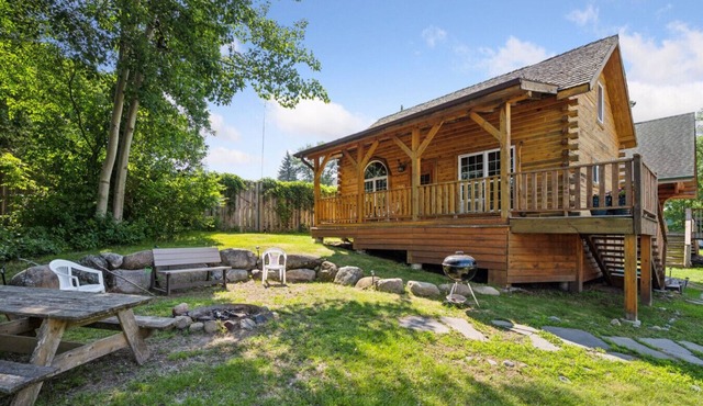 Lakeside cabin on Mille Lacs lake near trails