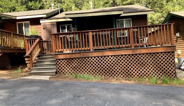 Lakeside cabin, remodeled, cozy, pet friendly with boat launch & free boat slip.