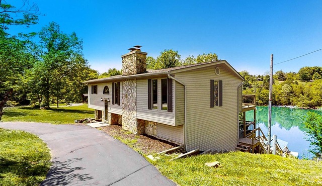 Lakeside Cabin W Private Covered Dock & Party Pad