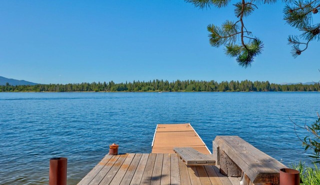 Lakeside Cabin With Private Dock & Sandy Beach