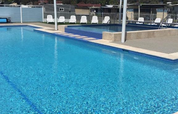 Lakeside Cabins & Holiday Village