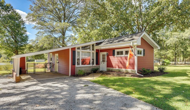 Lakeside Cedar Pines Bungalow 5 Mi to Main St!