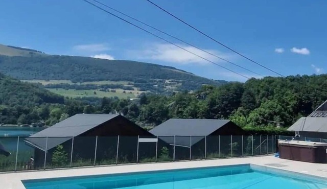 Lakeside chalet (2A)