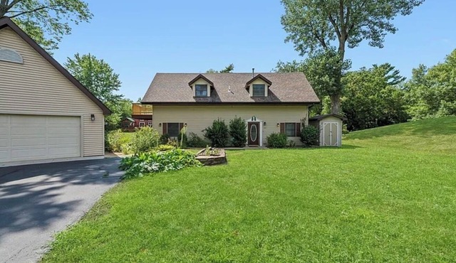 Lakeside Channel Hideaway – 4BR/2BA on Goose Lake, Sleeps 10