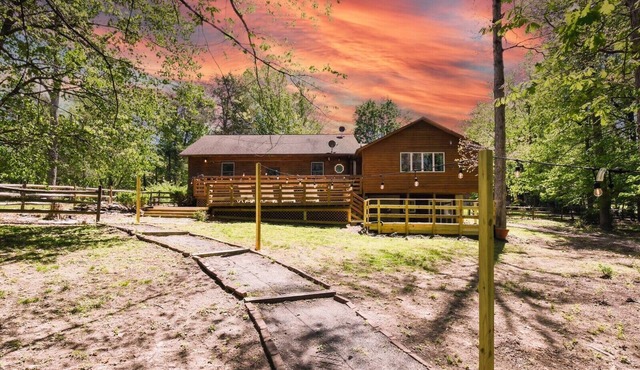"Lakeside Charm — Poplar House on the Water"