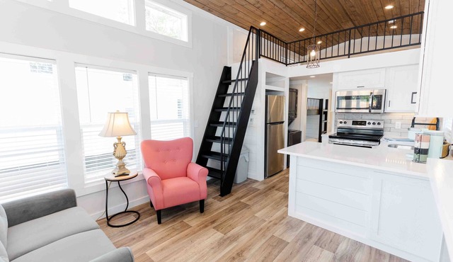 Lakeside Chic: Stylish Family Tiny Home Retreat #2