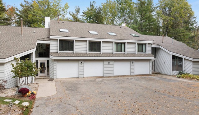 Lakeside Club - 1 Bedroom, 1 bathroom Condo Lake Access
