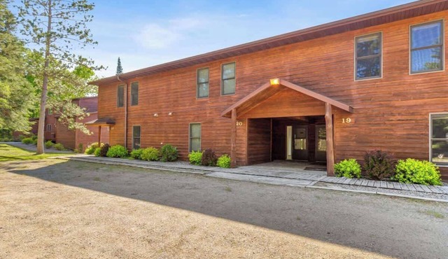 Lakeside Condo #20 4BR 4BA Timberlane Resort