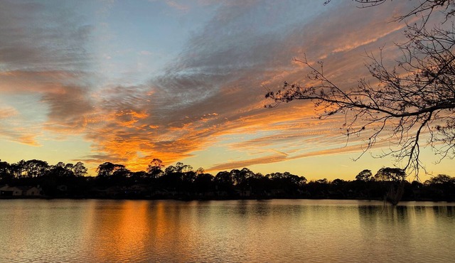 Lakeside Condo Southside Jacksonville Easy Access to I-295 and Downtown.