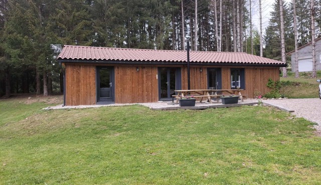 Lakeside cottage in the heart of nature