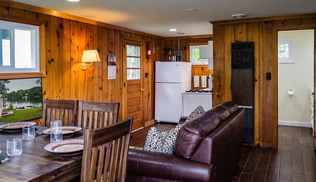 Lakeside cottage #4,Hottub,Fishing,Grills,Snowmobile