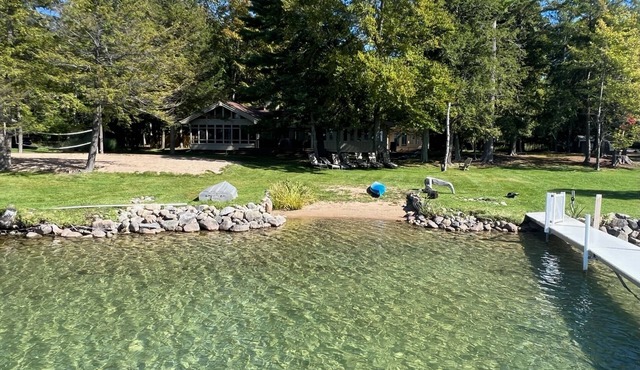Lakeside Cottage and detached Guest cabin sleeps 28