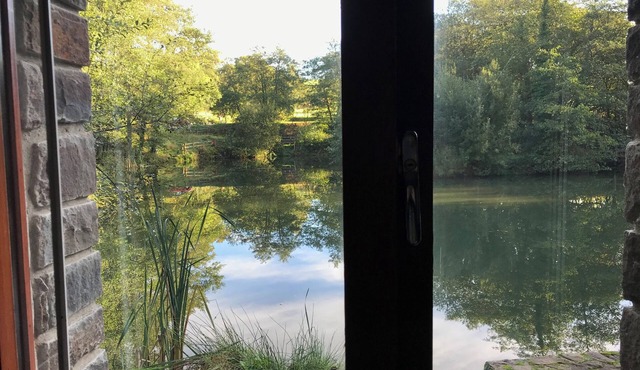 Lakeside Cottage, below the Castle