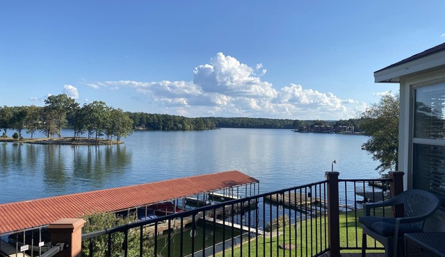 Lakeside Cottage, cleaned and managed by owner