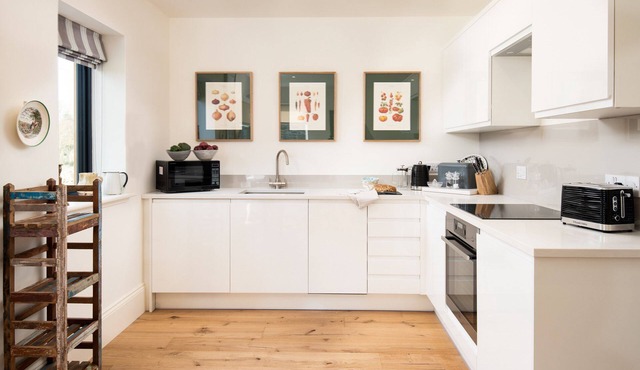 Lakeside Cottage, Edward in Capheaton, Northumberland - sleeping 2 guests in one bedrooms