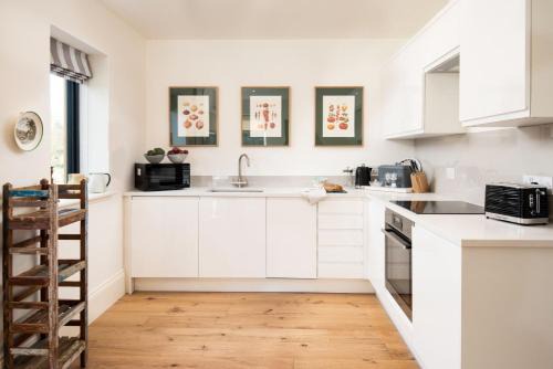 Lakeside Cottage, Edward