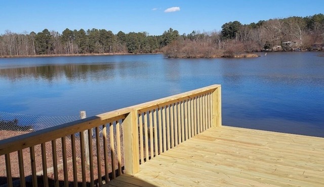 Lakeside Cottage , Fish from your back deck!