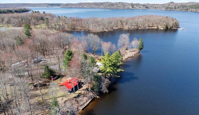 LAKESIDE COTTAGE - “NEW” Waterfront Vacation Rental, Full Lake Access, Kayaks