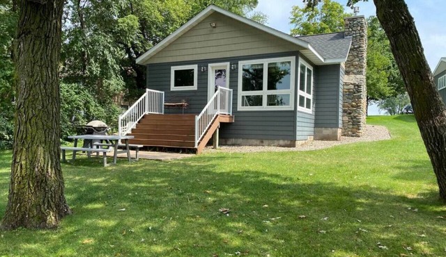 Lakeside Cottage on the Water