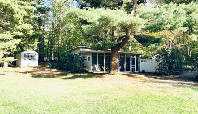 Lakeside Cottage - Right across of Westside County Park with lake access