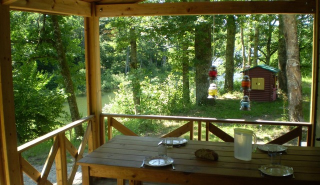 Lakeside cottage with Jacuzzi, fishing, hiking, nature