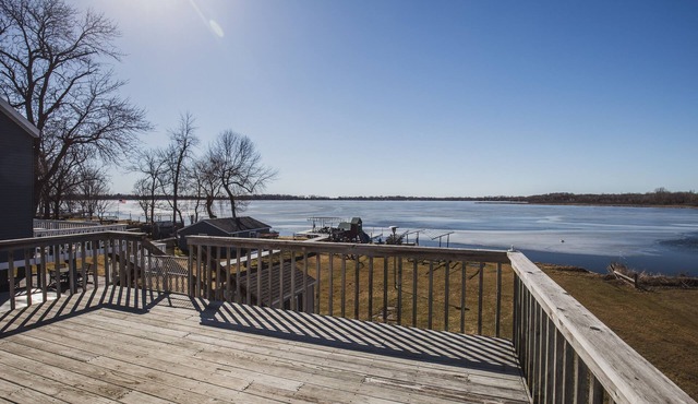 Lakeside Cottage with Inspiring Views! Master Bedroom & Lakeside Decks!