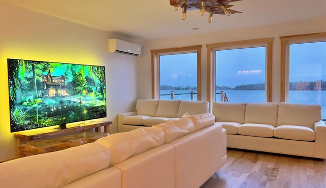 Lakeside Country Home with Handmade Wood Furniture, Hot Tub, Kayaks, 85”TV