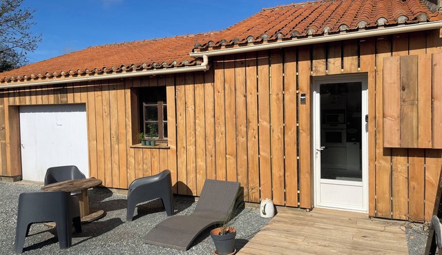 Lakeside country house. 25 min from puy du fou. Nature and calm
