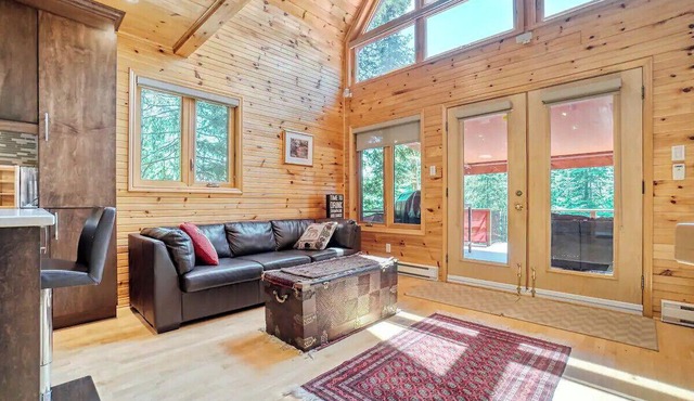Lakeside Cozy & Quaint Kamanik Guest House