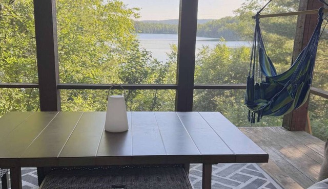 Lakeside Cozy Retreat : Morissette Base Camp