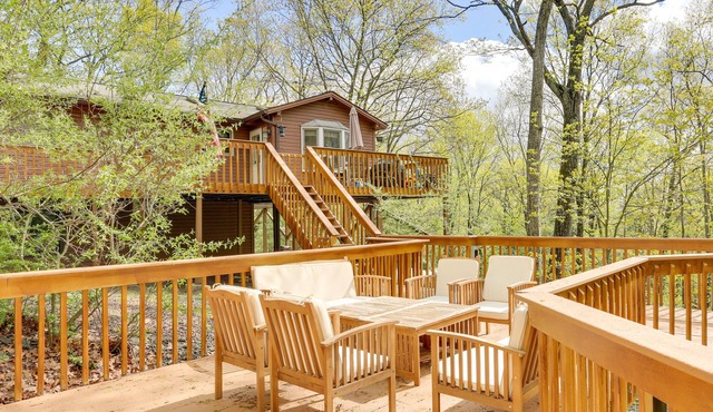 Lakeside Dingmans Ferry Vacation Rental Cabin!