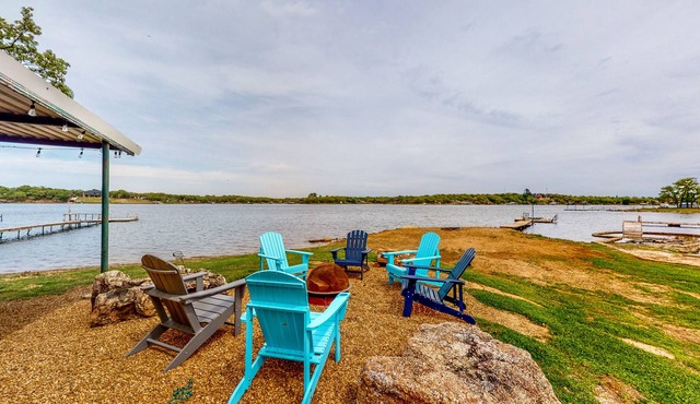 Lakeside dog-friendly retreat with covered patio