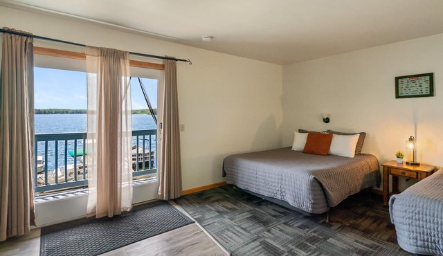 Lakeside Double Queen Suite | Upper-Level Retreat