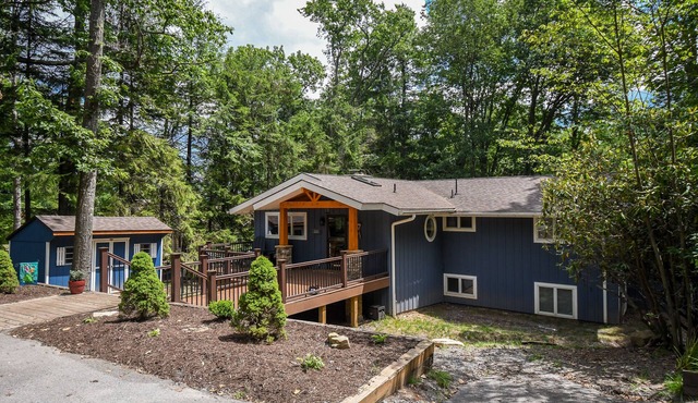 Lakeside Dreamin' | Great Location, Private Dock