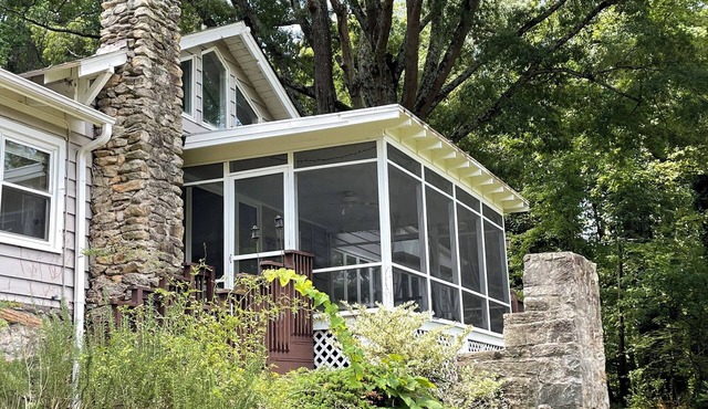 Lakeside Eco-Friendly Cabin Self Check-in
