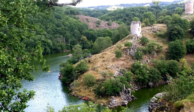 Lakeside Eguzon-Chantome, charming Cottage * ideal 2/4 people, beach 500m