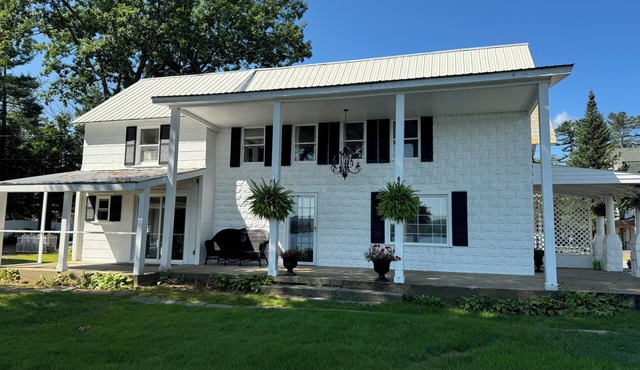 Lakeside Escape Peaceful View, swimming , relaxation