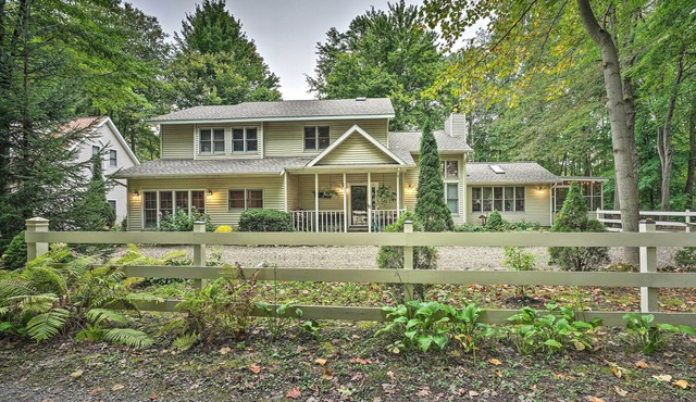 Lakeside Escape Steps to Lake Michigan Beach!