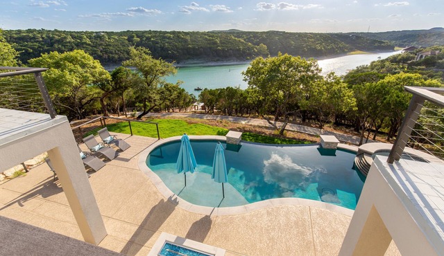 Lakeside Family Fun: Pool, Private Dock, Deep Water Cove!