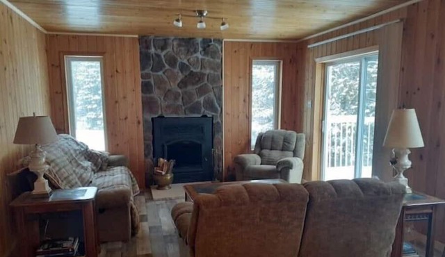Lakeside family getaway, 1 hr from Ottawa-Gatineau