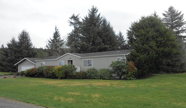 Lakeside Family Home on Cranberry Farm!