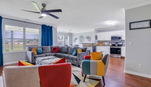 ⭐ Lakeside Family Oasis. 19 minutes to Downtown Savannah! 10 Guest Stay. ⭐