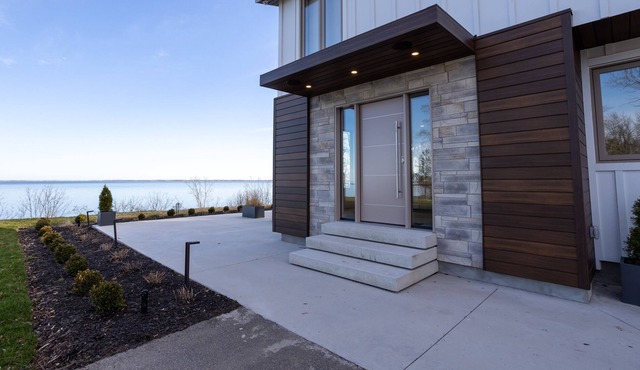 Lakeside Family Villa with views of Lake Erie