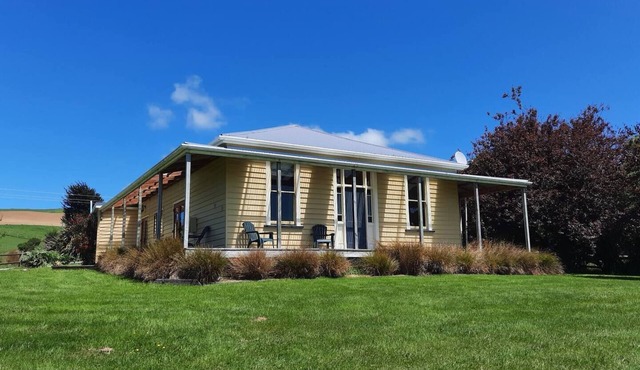 Lakeside Farm Cottage- where life stops and holidays start!