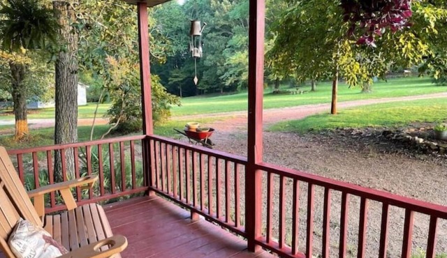 Lakeside Farmhouse - Pets Welcome